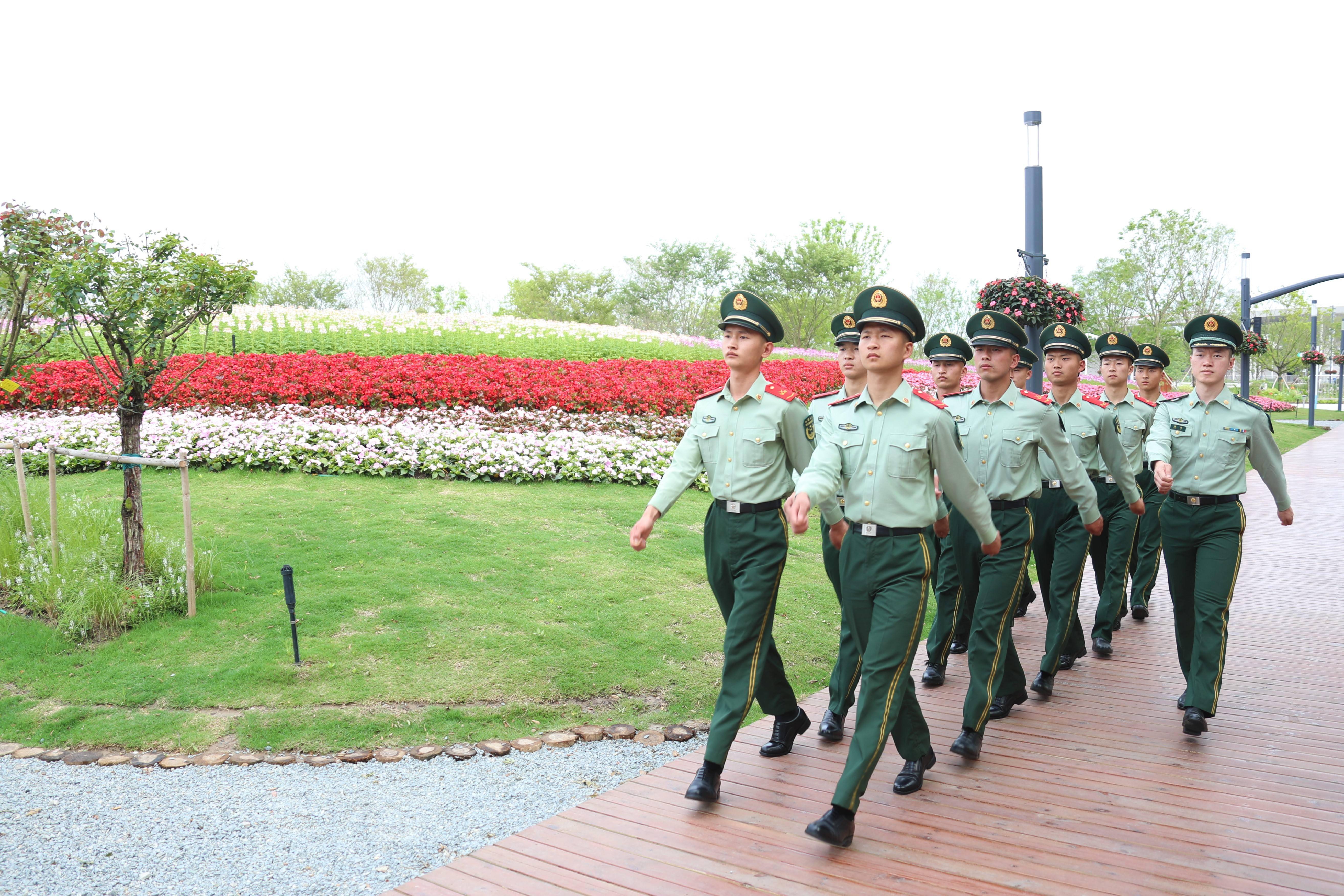 武警上海总队执勤第二支队执勤一大队官兵助力驻地生态文明建设纪实