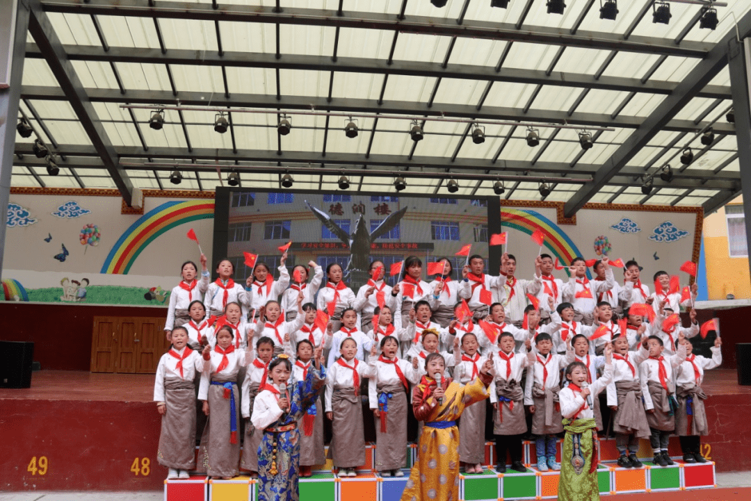 壤塘寄宿制小学举行红领巾心向党歌颂大赛