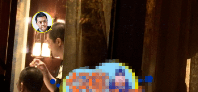 李亚鹏近照发福头顶稀疏,饭后用手擦嘴太豪迈