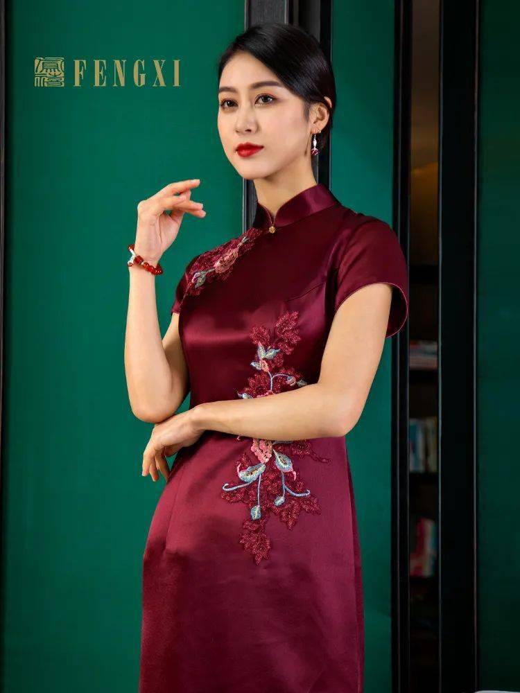 凤禧| 高考季,石家庄新百店祝学子们"旗开得胜"!_旗袍