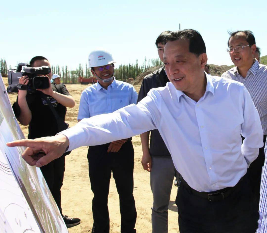 董沂峰调研道路改造提升项目