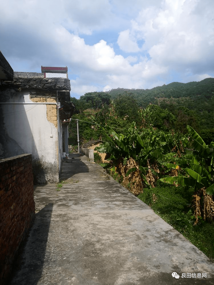 揭西走进黄泥溜旁边就是良田乡著名景点百丈礤瀑布和地质奇观冰臼群