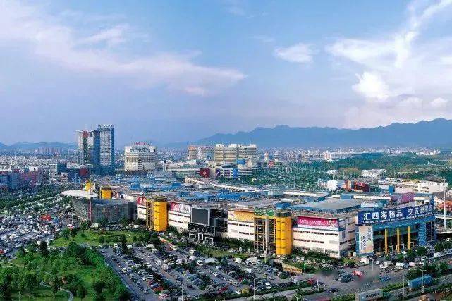 生活在义乌,更有幸福感上周五清晨,家住义乌城区卿悦府的朱自强将孩子