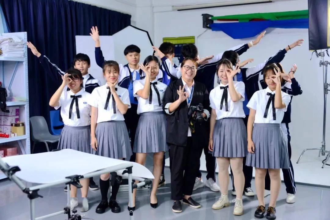 操场这一幕火了深圳这群学生集体出动网友看完太羡慕青春的样子