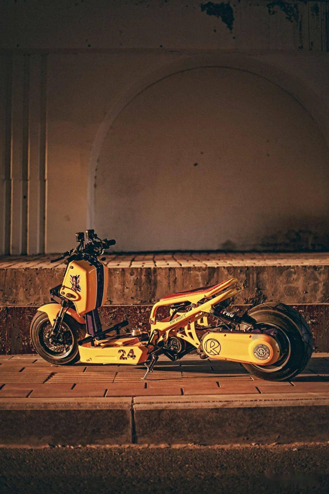 致敬科比本田祖玛改装展示