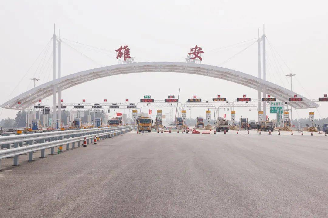 向南经涿州市,固安县,高碑店市,白沟新城,在雄安新区与既有荣乌高速