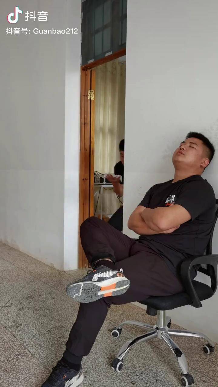 祝大家笑口常开青年导演关宝关宝喜剧花絮