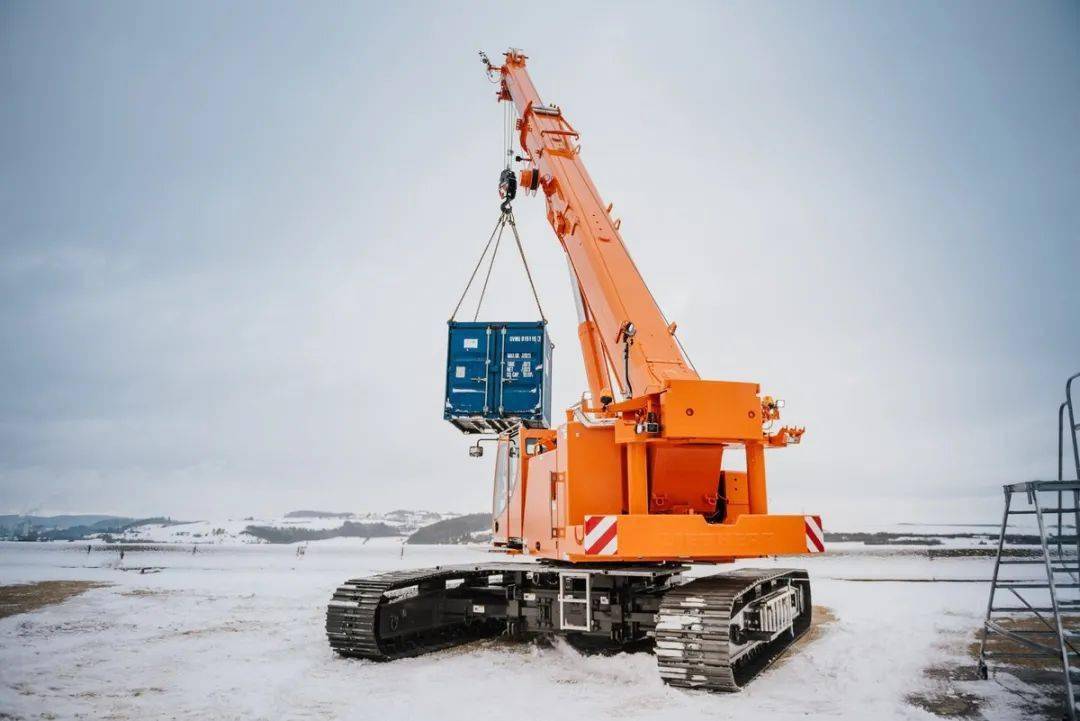 新品参数 | 利勃海尔推出40吨伸缩臂履带吊_姜桐