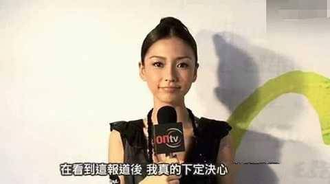 马伊琍风波后现身,满脸愁容当着大女儿抽烟