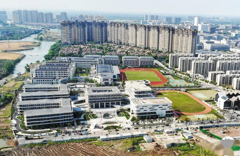 2021年新投入使用的吴昌硕实验学校02初中学区临平区2021年共有1 