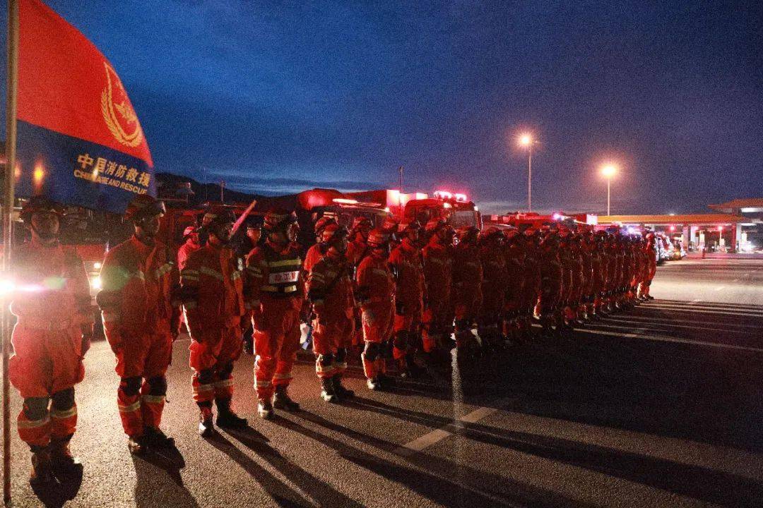 11年前亲历玉树地震的3名少年11年后成为消防员救援玛多