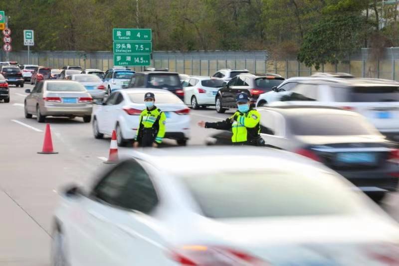 城市交通安全事故下降 深圳交警推出六大先行示范举措 工作