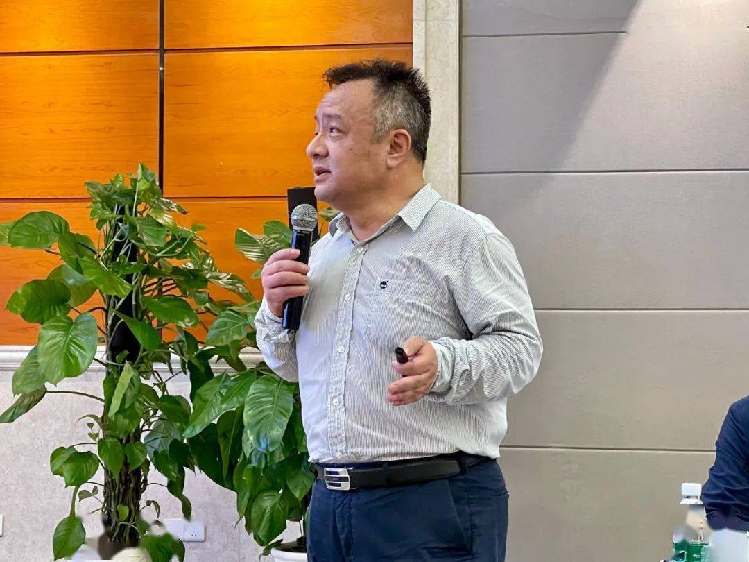 理事会期间由中国汽车流通协会二手车交易市场分会刘晓东副秘书长为