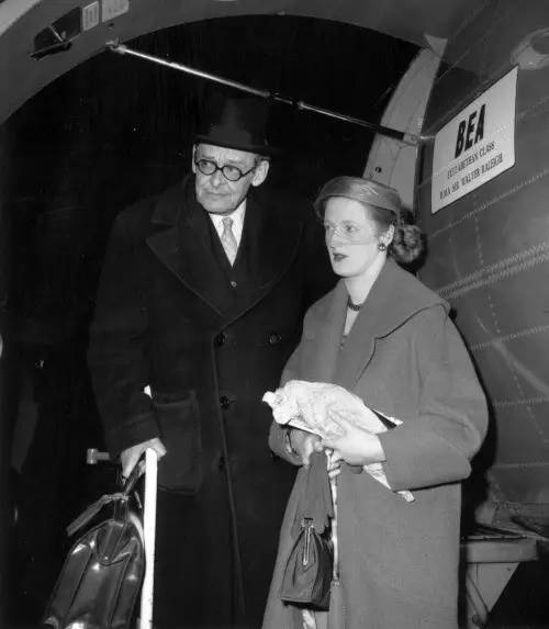 是严肃不怠的事件  每星期六 任谁  都可以狂饮我的血库  这是我的一