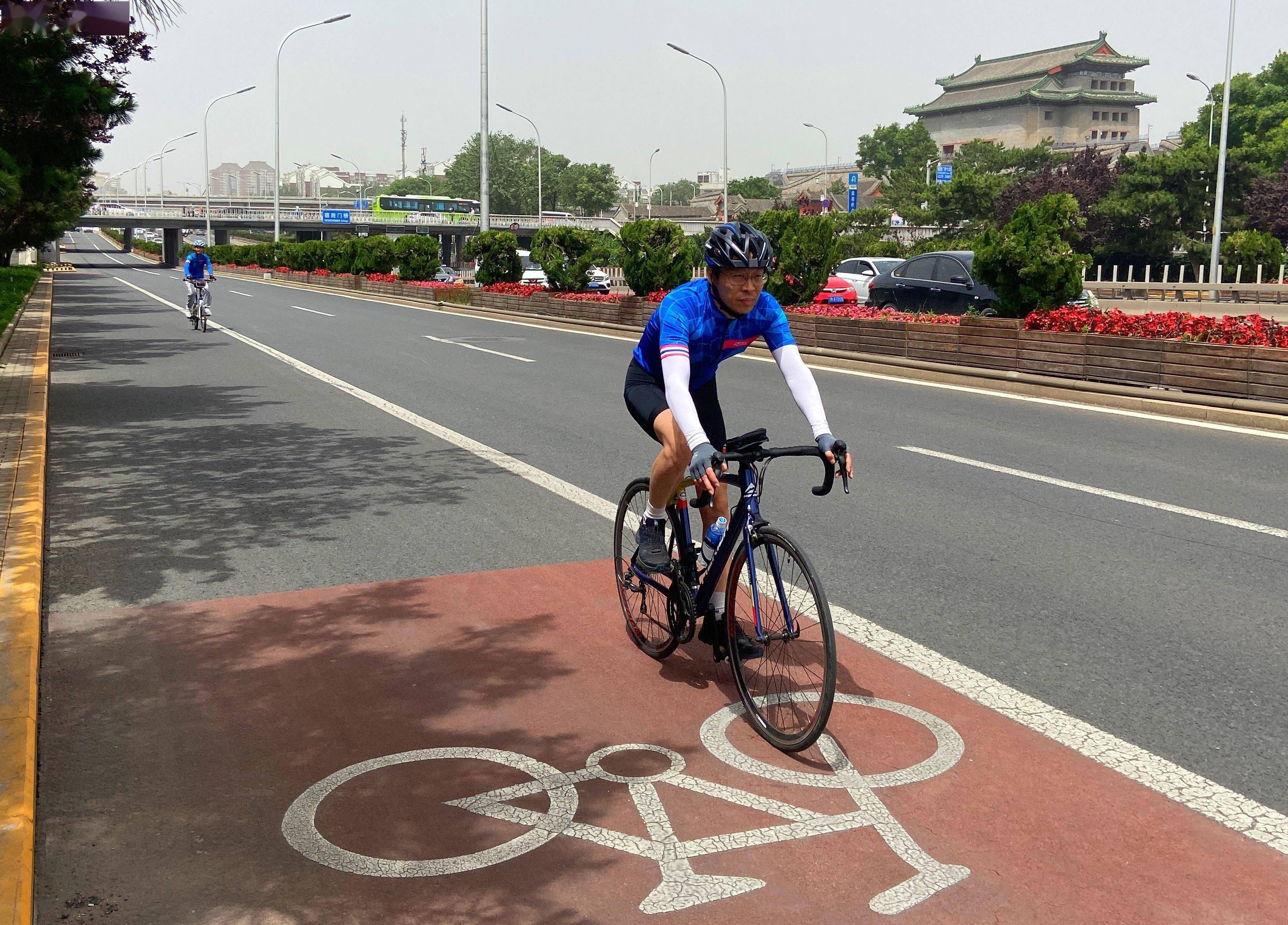 北京二环路上的自行车道悄悄变宽了