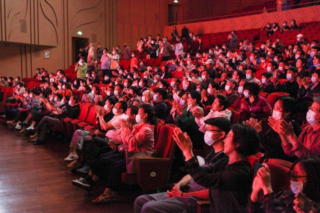 京剧《李大钊》回到李大钊先生的故乡唐山,在唐山大剧院向当地观众倾