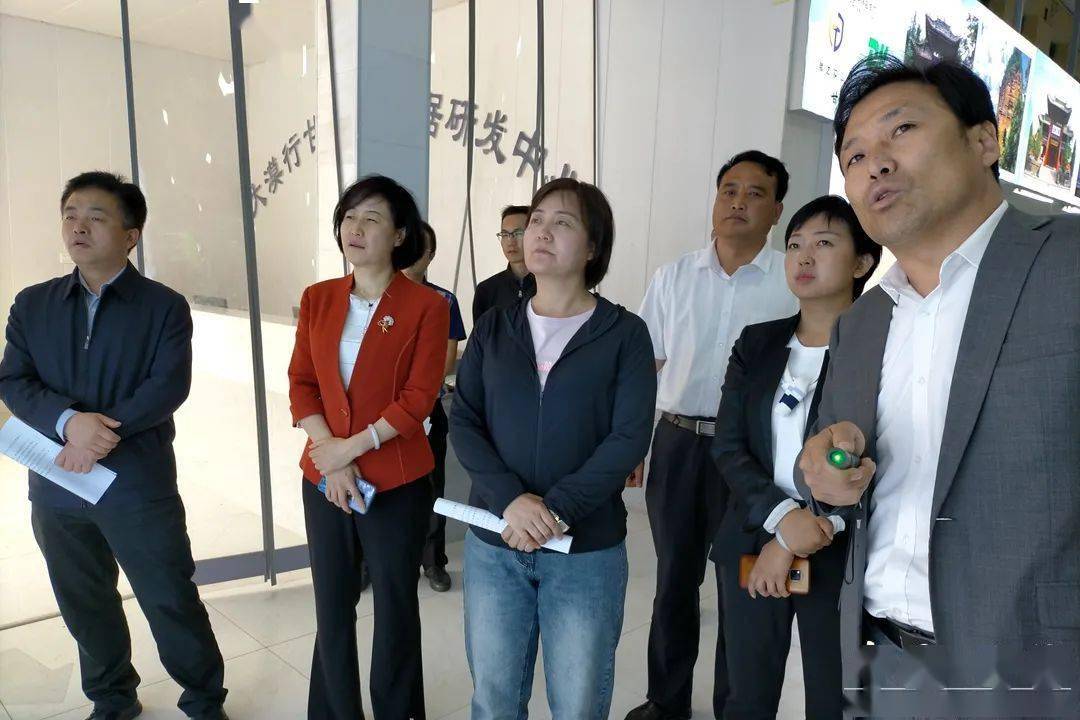 5月25日,省商务厅党组成员,副厅长黄霓带领检查组来甘谷县检查2020