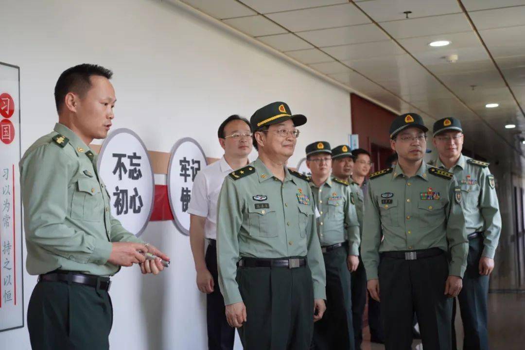 今天江苏省军区政委张孟滨一行调研丁蜀镇人武工作