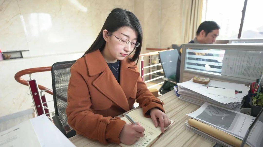 高中英语授课教师:魏莹冠军学校中学优秀英语教师,近10年教学经验