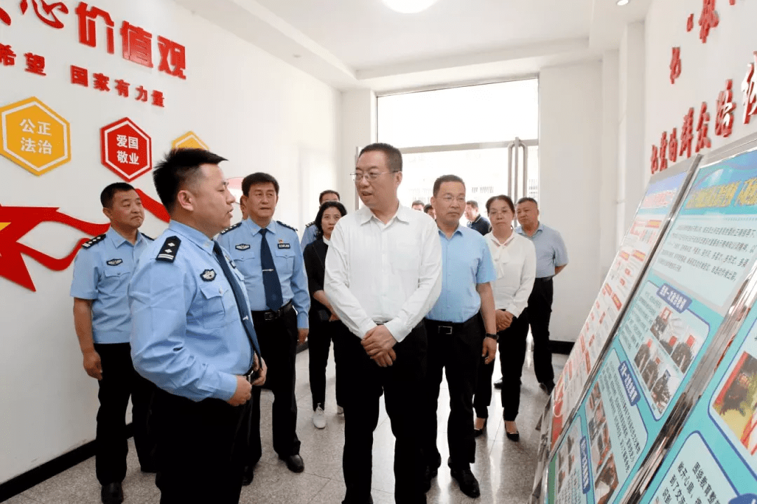 市委组织部常务副部长,市教育整顿办副主任贺耀东,市委政法委常务副