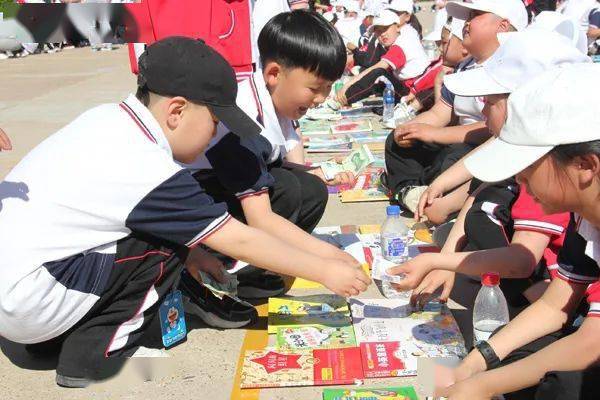 【书香校园】书韵飘香 悦享人生——洮南市第四小学开展图书义卖活动