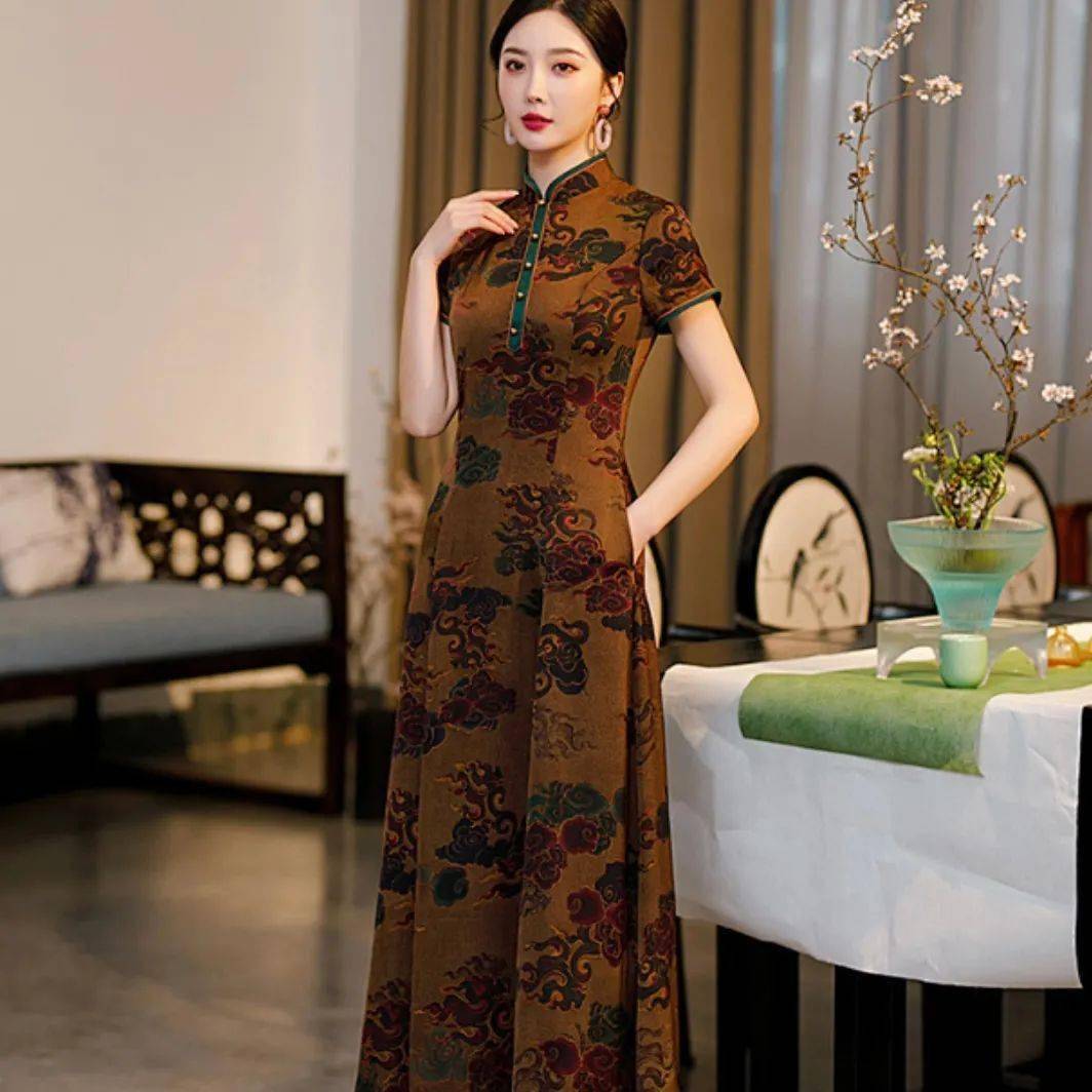 a摆珍珠缎旗袍优雅大气很显气场