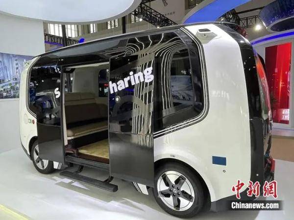 汽车|空无一人的汽车叫你一声，你敢上吗？