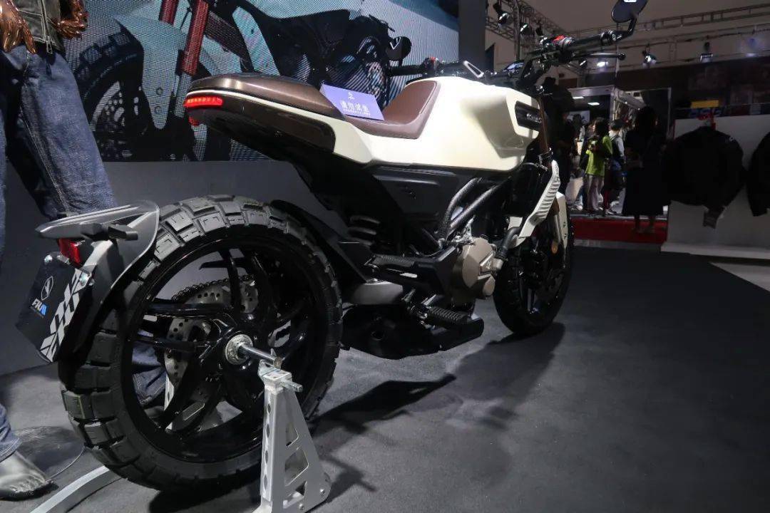 飞肯单摇臂复古tt,亮相北京摩展