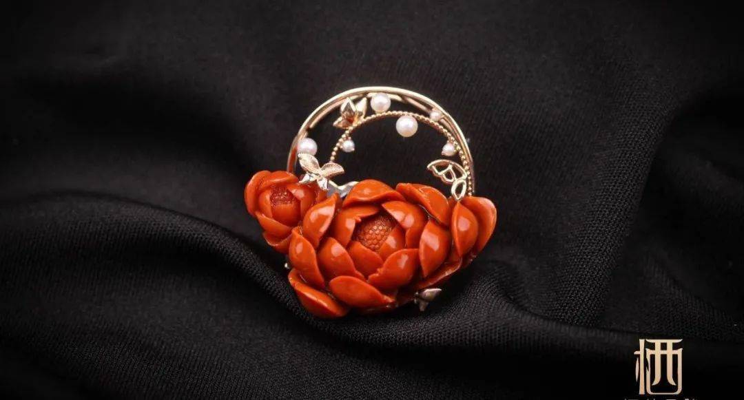 装饰品耳环40岁戴的 d0dfd98ef11b4b82a52592f6f71a71de.jpeg