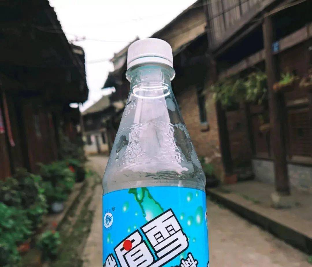 世界上各种各样的气泡饮料和普通饮料 f58e557bf3b34d5bb86c12f6d443cde8.jpeg