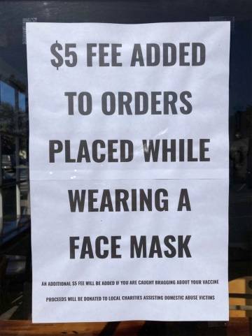 美国加州一咖啡馆：戴口罩进店，另收5美元