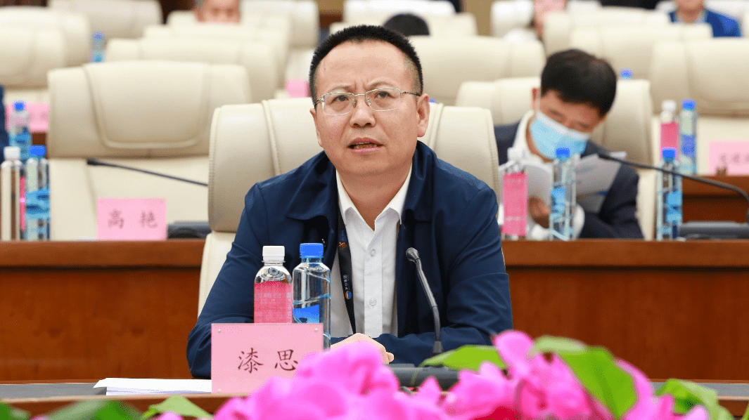 贵州省教育厅副厅长漆思首先提交并介绍了联盟筹建工作方案(草案)