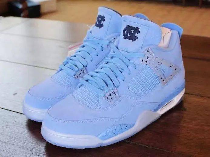 情迷大学蓝· AIR JORDAN 4 RETRO “UNIVERSITY BLUE”｜SOAR 新品预览_