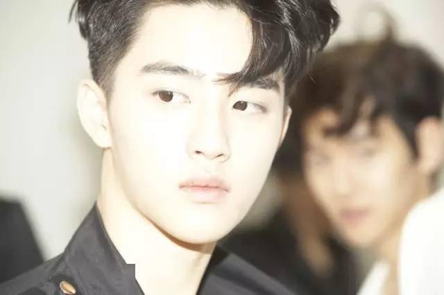 男神女神都爱的逗号刘海发型