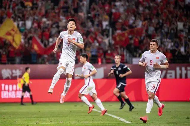 为什么中国国家足球队要把苏州主场改在迪拜（国足世界排名下跌两名）