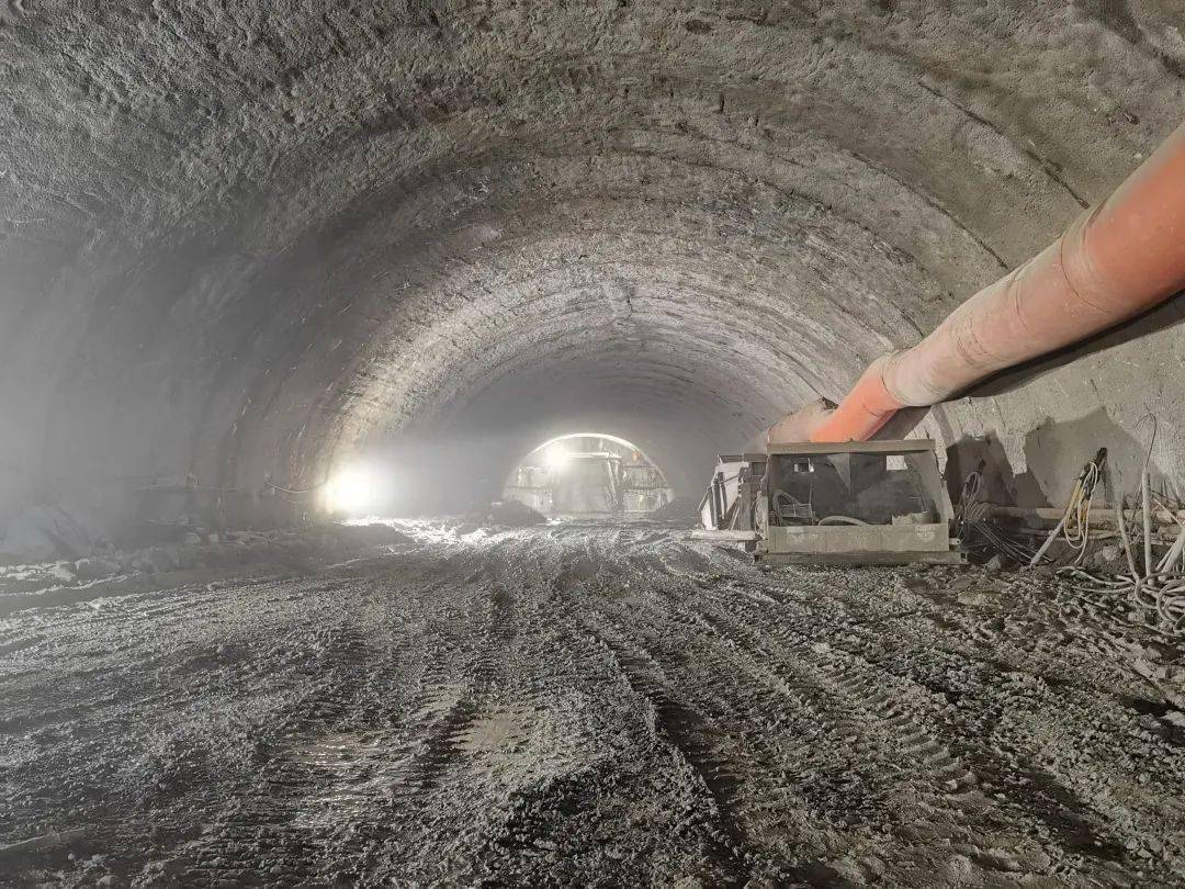 海淀西山隧道2021图片