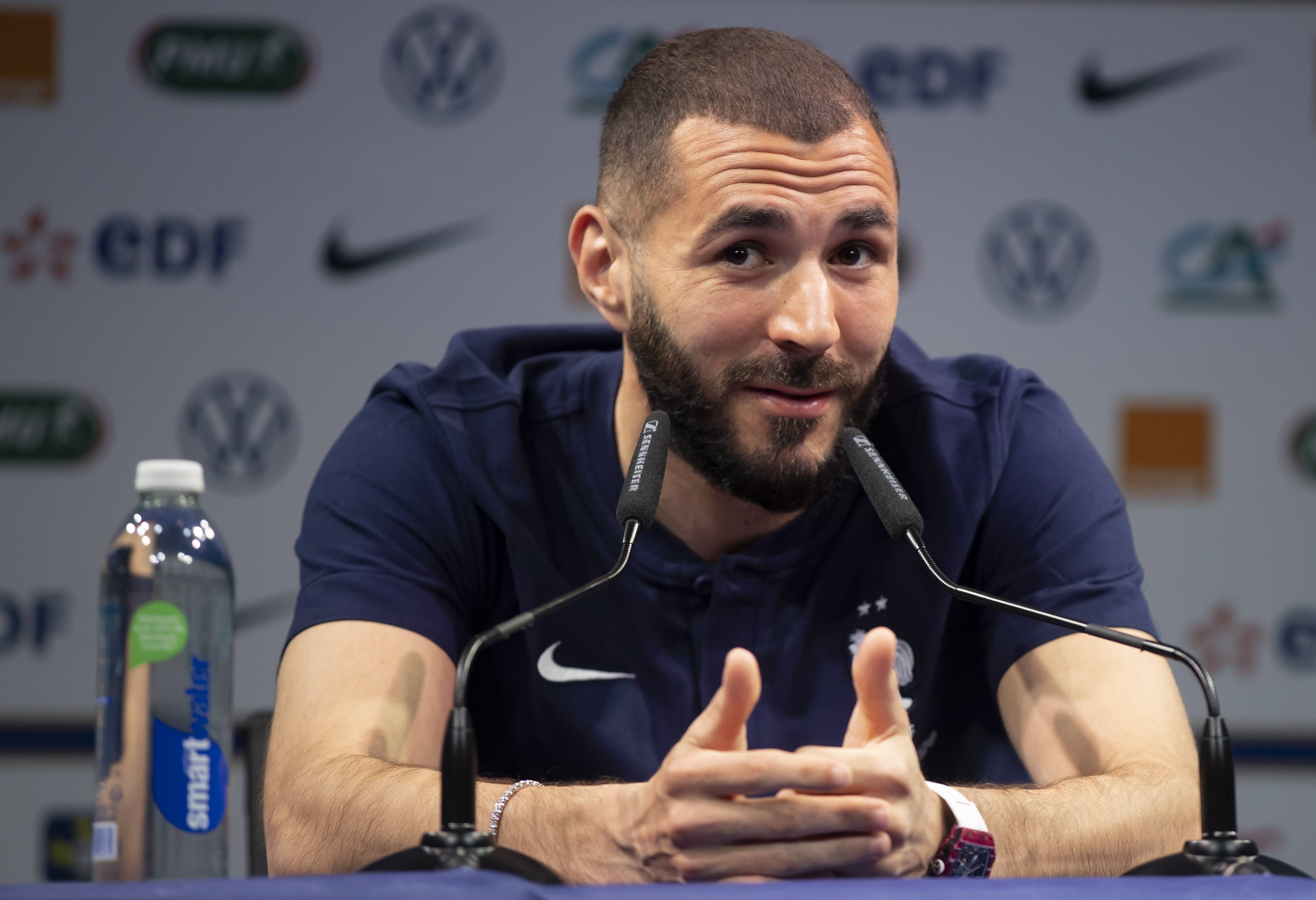 5月30日,法国队球员本泽马在训练中.