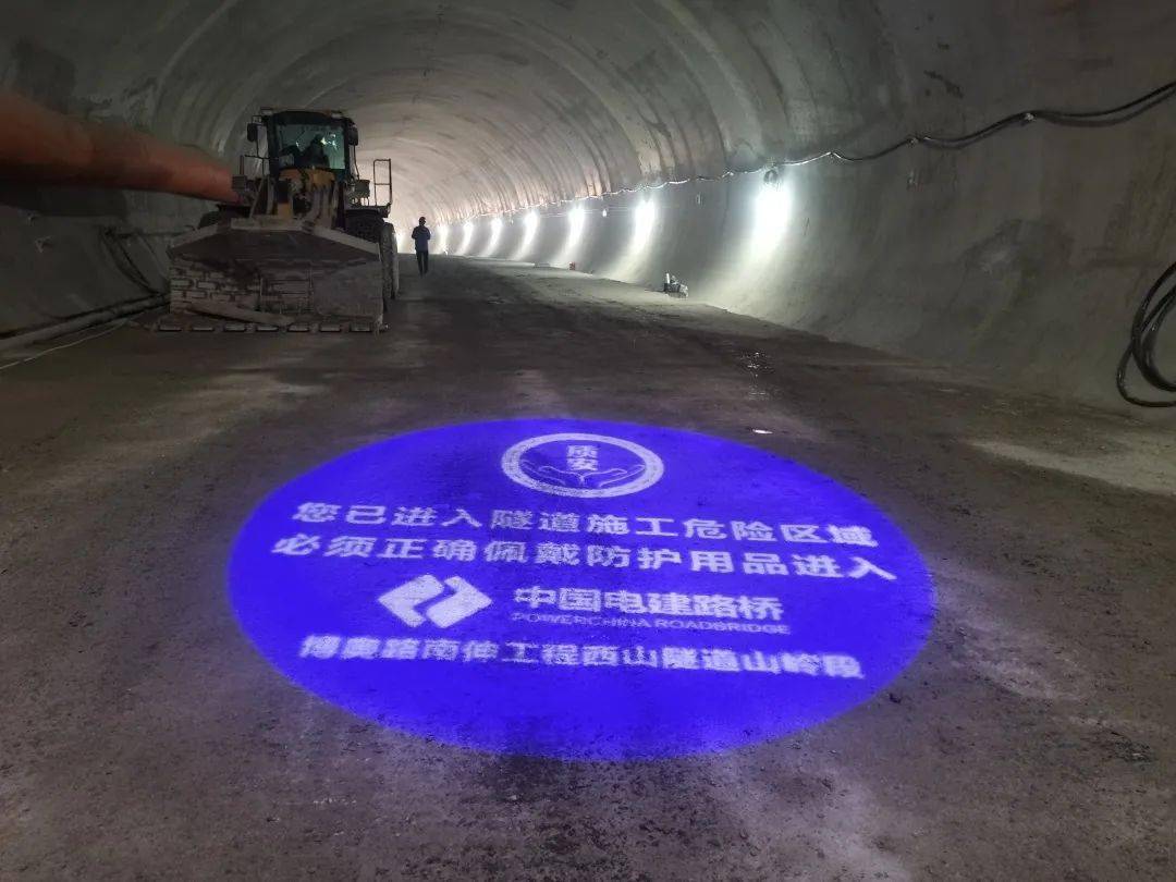 图为2021年5月30日西山隧道左侧车行道照片另外,萧金路以南u型槽主体