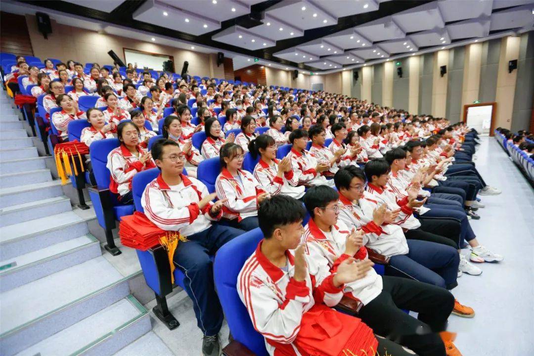 十八明志青春笃行嘉峪关市第一中学举行志于十八传承百年成人礼仪式暨