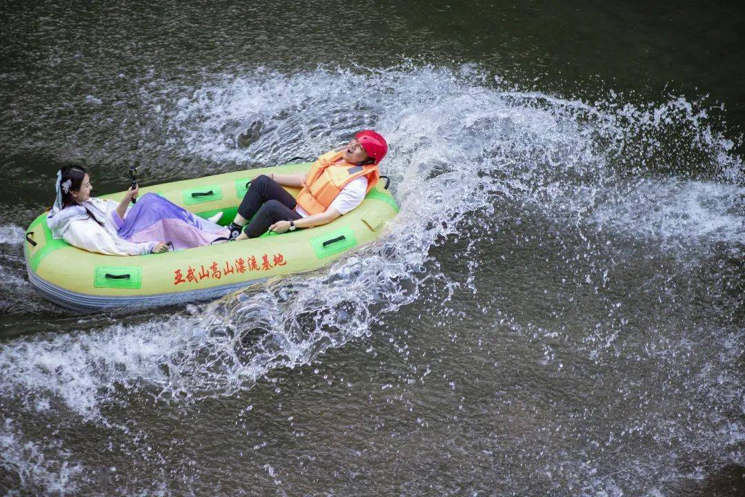 亚武山漂流于六月中上旬正式营业6月8/9/10三天所有游客均可免费玩!