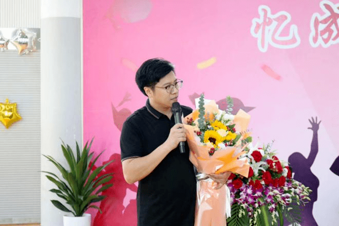 在采荷实验学校的队伍中,还有许多优秀的老师:方昱霞:全国优质课