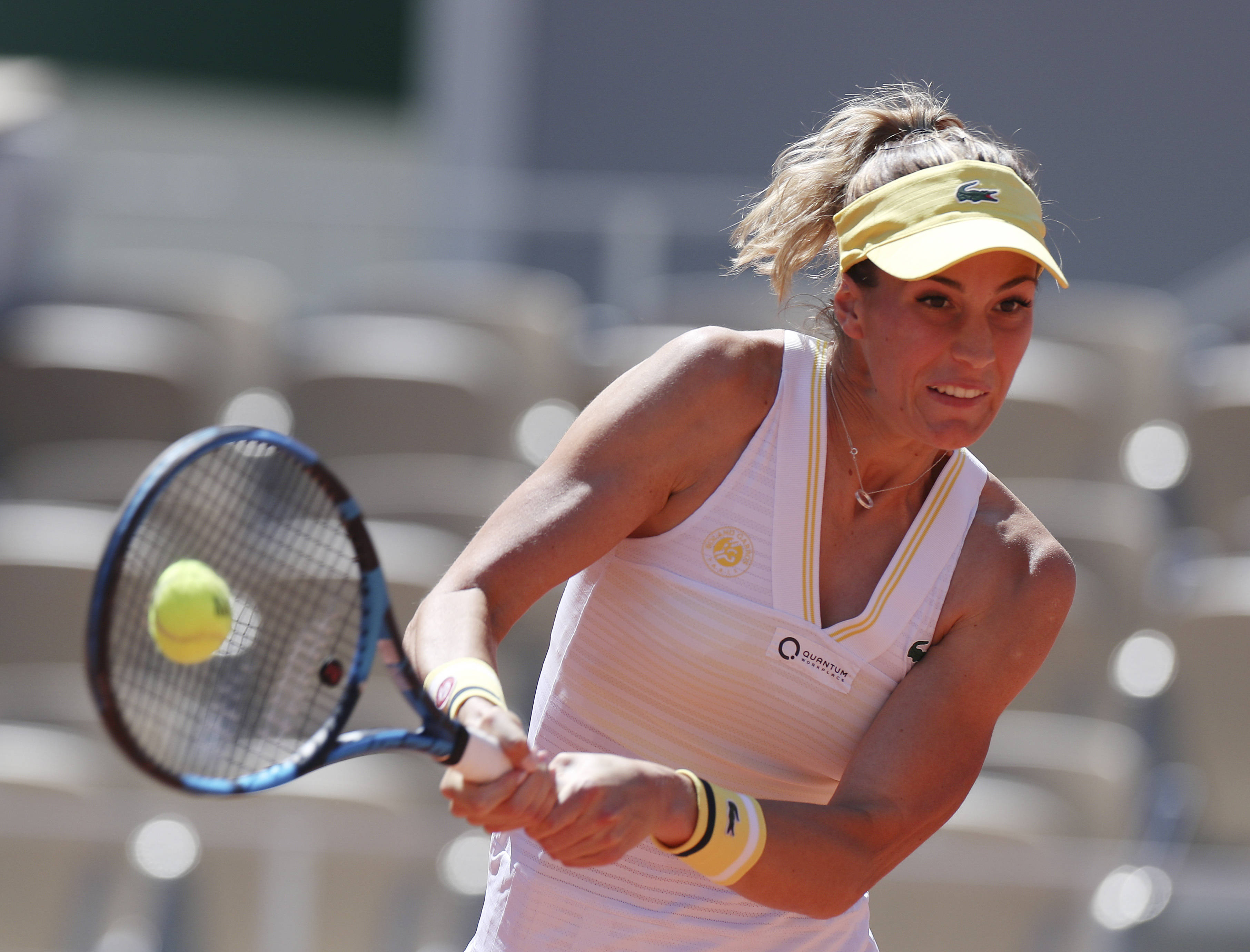 6月1日,佩拉在比赛中回球.