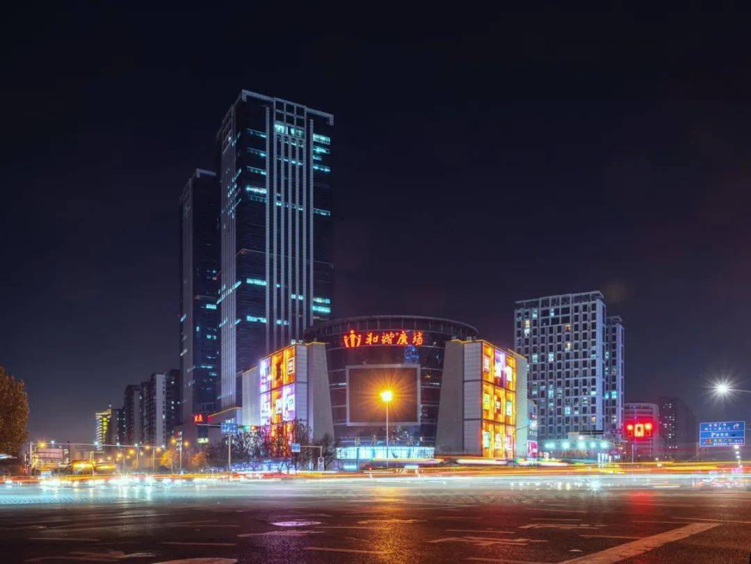 by恒隆广场by悦立方by百联奥特莱斯二古色古香的传统建筑,绚烂多彩的