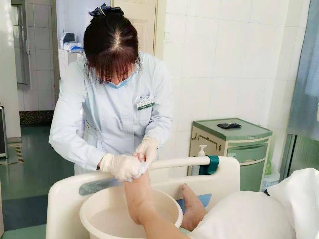 护理园地】一名ICU护士的小小愿望_患者