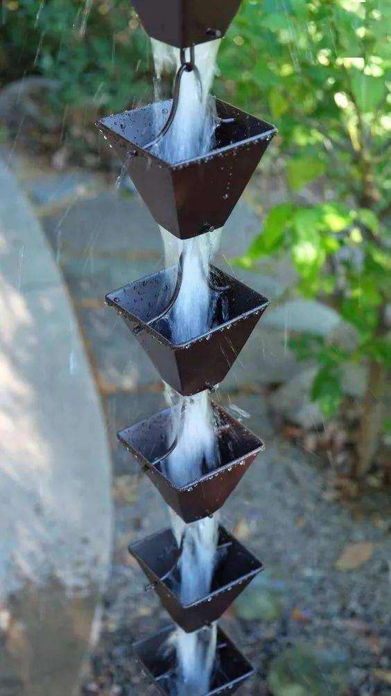 把雨水管设计成这样你咋不上天