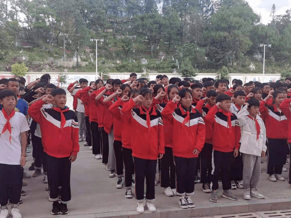 丘北县民族中学校左右滑动查看图片云南师范大学附属丘北中学各学校的