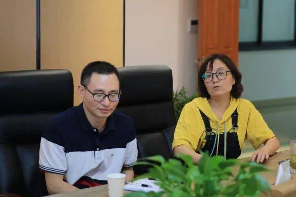 金山中学召开创新班任课教师座谈会