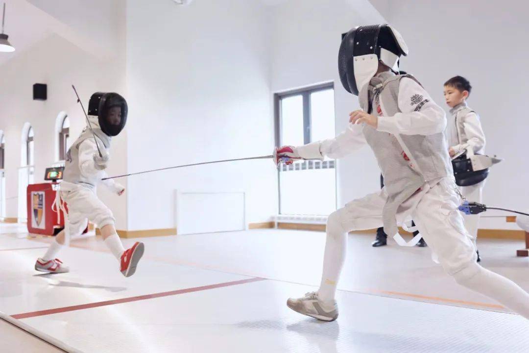 室内运动场,即将成立江阴嘉德琳击剑队丰富的户外教学与亲子活动,拉近