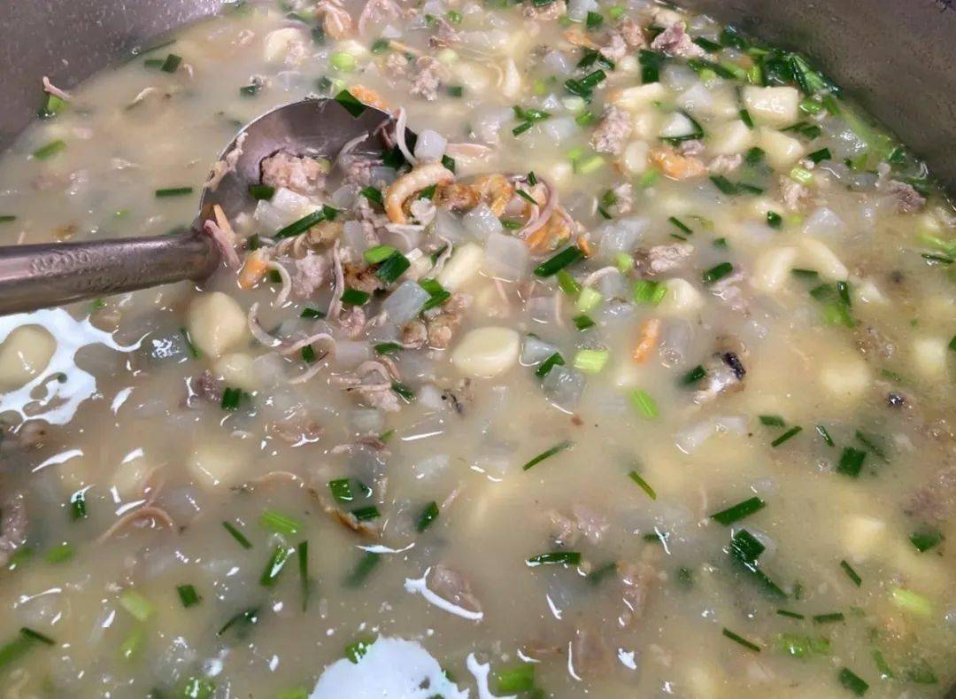 包罗万象的阳江,夜宵的选择比别处更多元化一些,或是简单的一碗"玛仔"