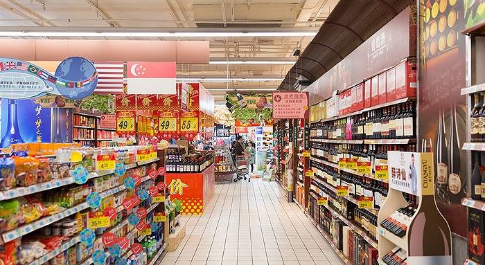 一年来股价腰斩、机构股东频频“减磅” 永辉超